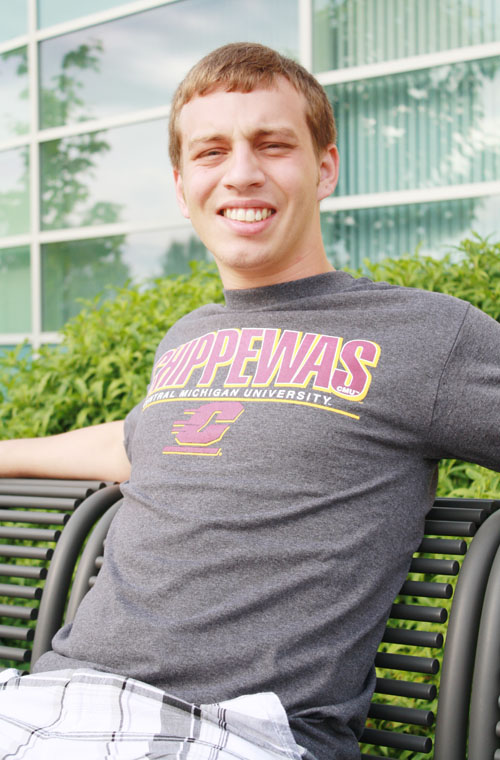 Charcoal Chippewas T-Shirt W/Flying "C"