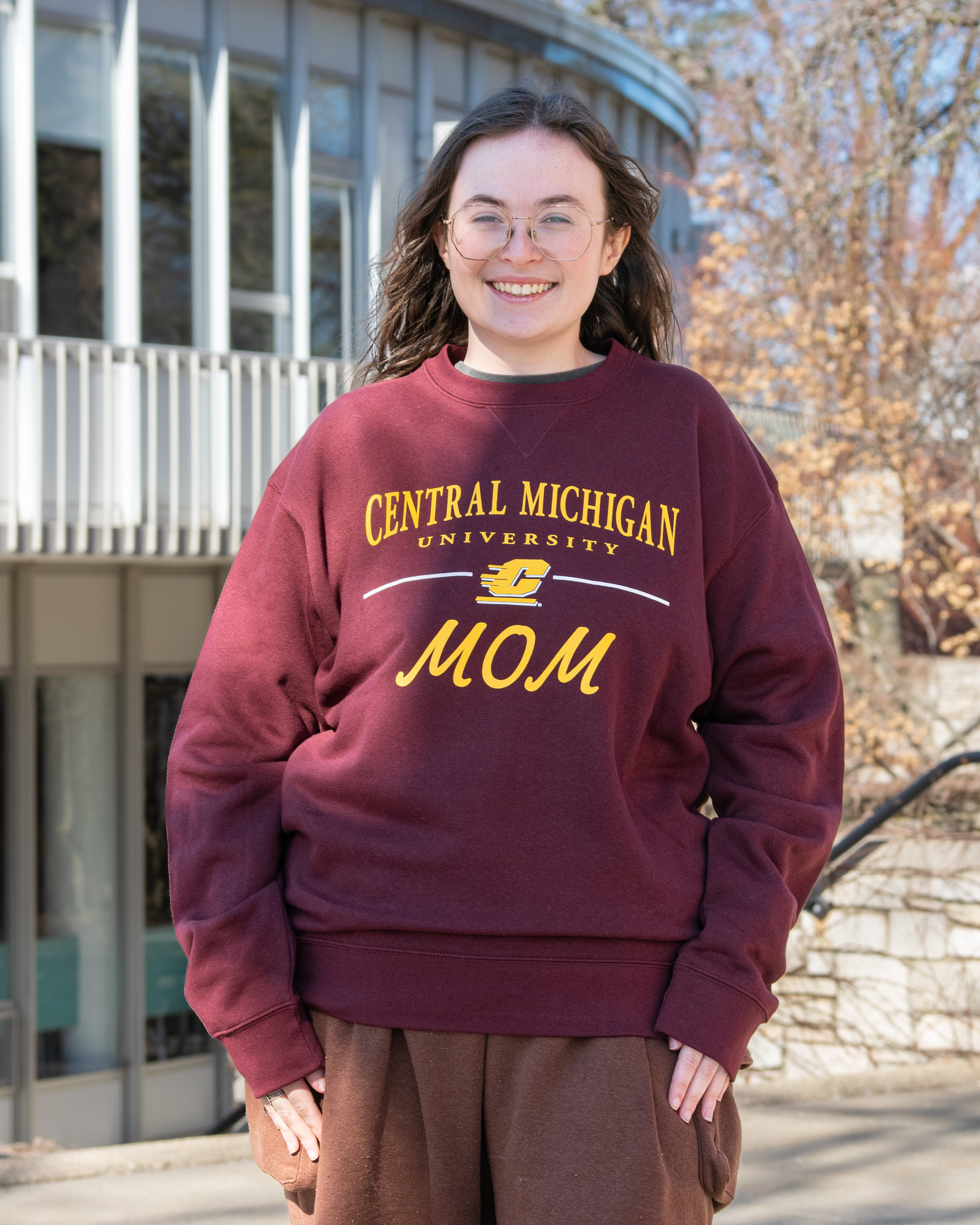Central Michigan University Mom Maroon Crewneck Sweatshirt<br><brand>BIG COTTON</brand> (SKU 5027637044)