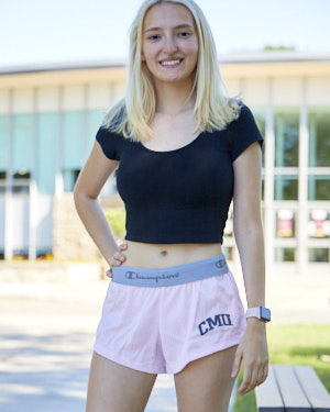 Arched CMU Women's Mesh Pink Shorts<br><brand>CHAMPION</brand>