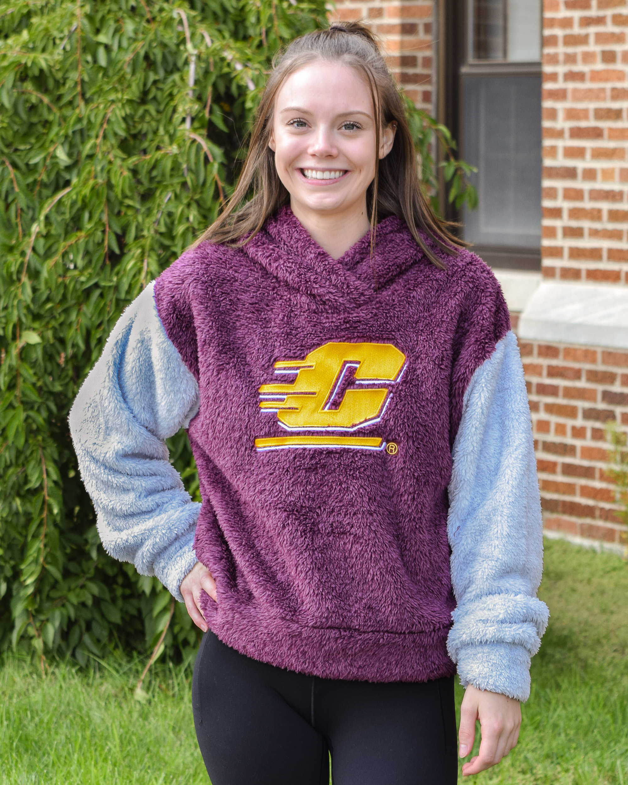 Mens tweede verf Action C Maroon & Gray Youth Plush Fleece Hoodie | The CMU Bookstore