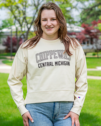 Central Michigan Chippewas Women's Ivory Sueded Crop Crewneck Sweatshirt